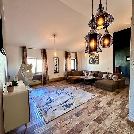 Madison Lake Villa Balotesti Ngoại thất bức ảnh