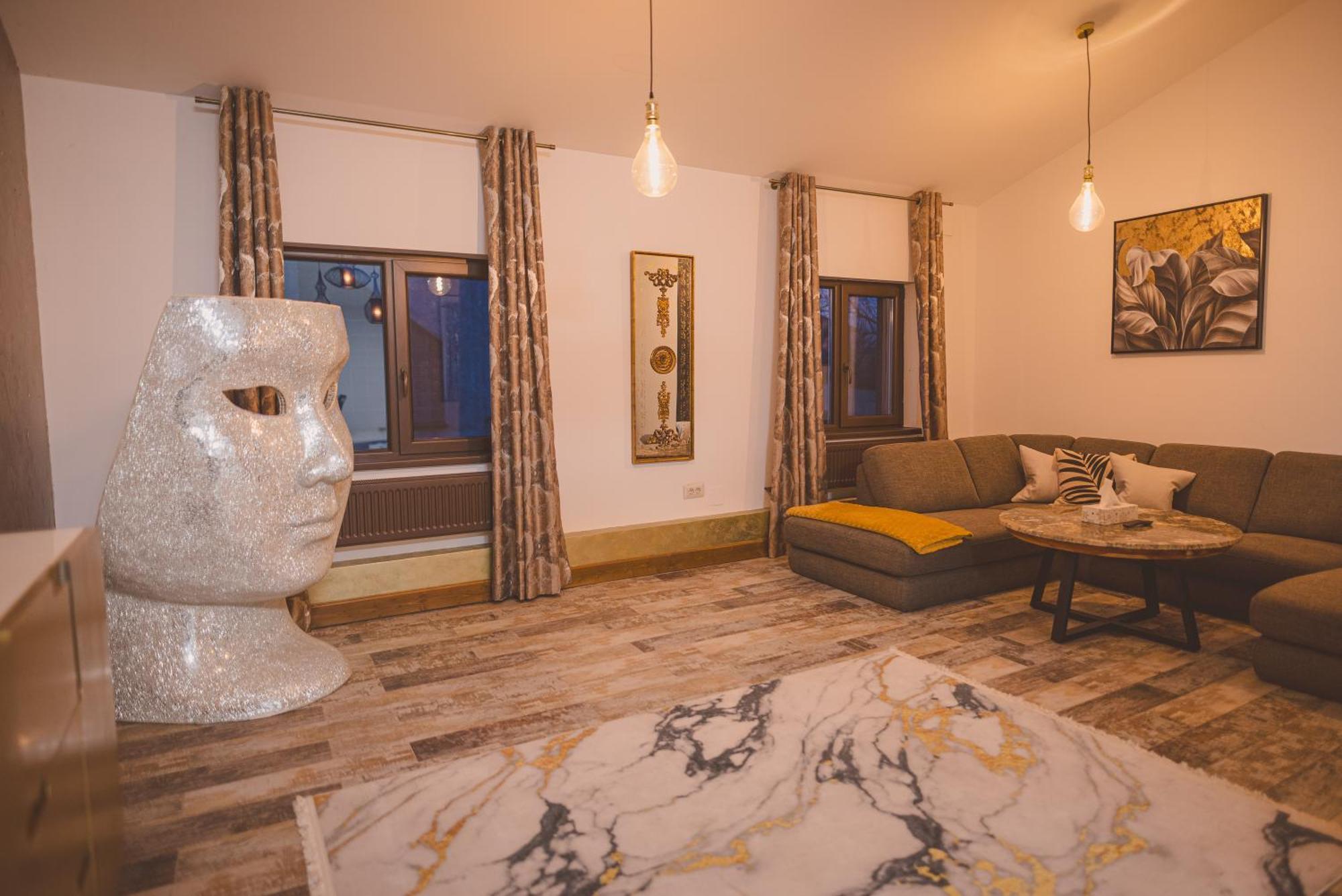 Madison Lake Villa Balotesti Ngoại thất bức ảnh