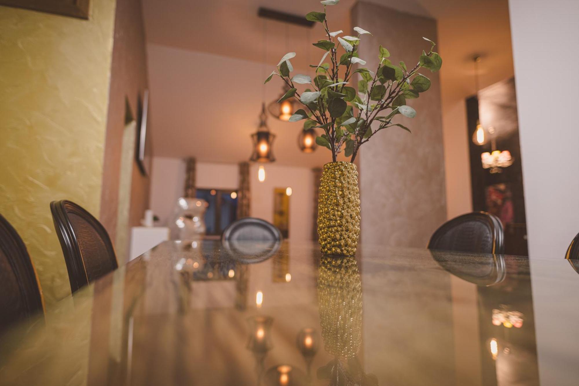 Madison Lake Villa Balotesti Ngoại thất bức ảnh