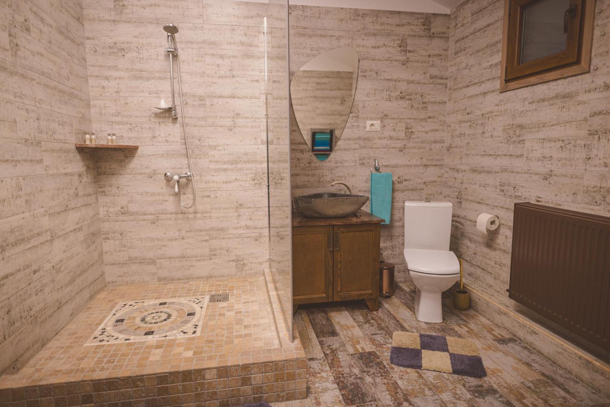 Madison Lake Villa Balotesti Ngoại thất bức ảnh