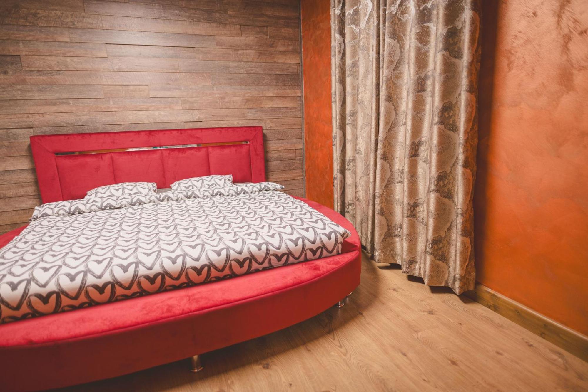 Madison Lake Villa Balotesti Ngoại thất bức ảnh
