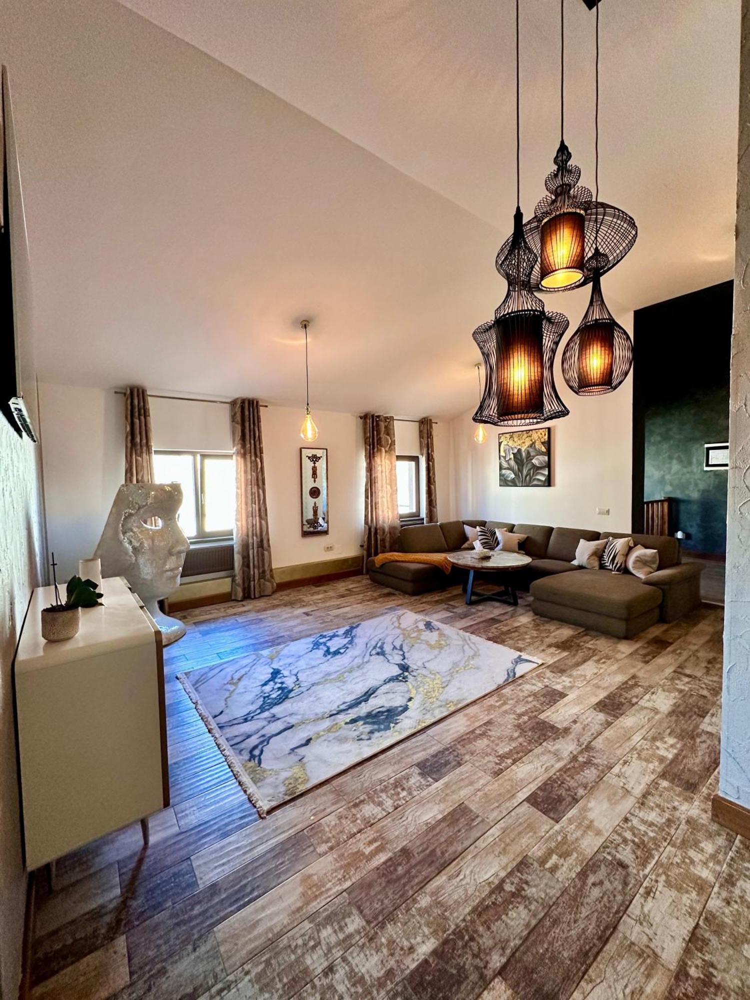 Madison Lake Villa Balotesti Ngoại thất bức ảnh