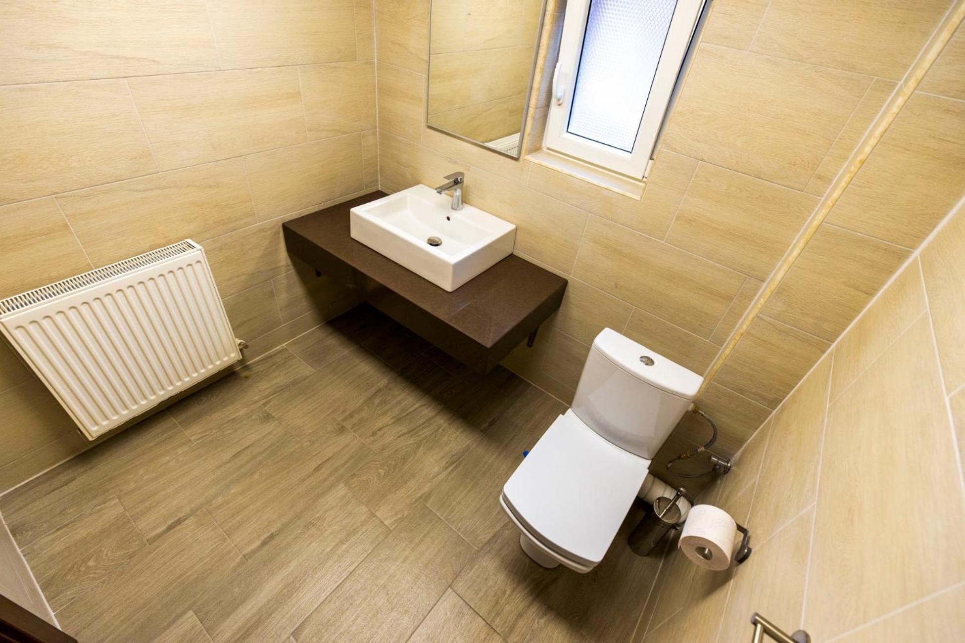 Madison Lake Villa Balotesti Ngoại thất bức ảnh