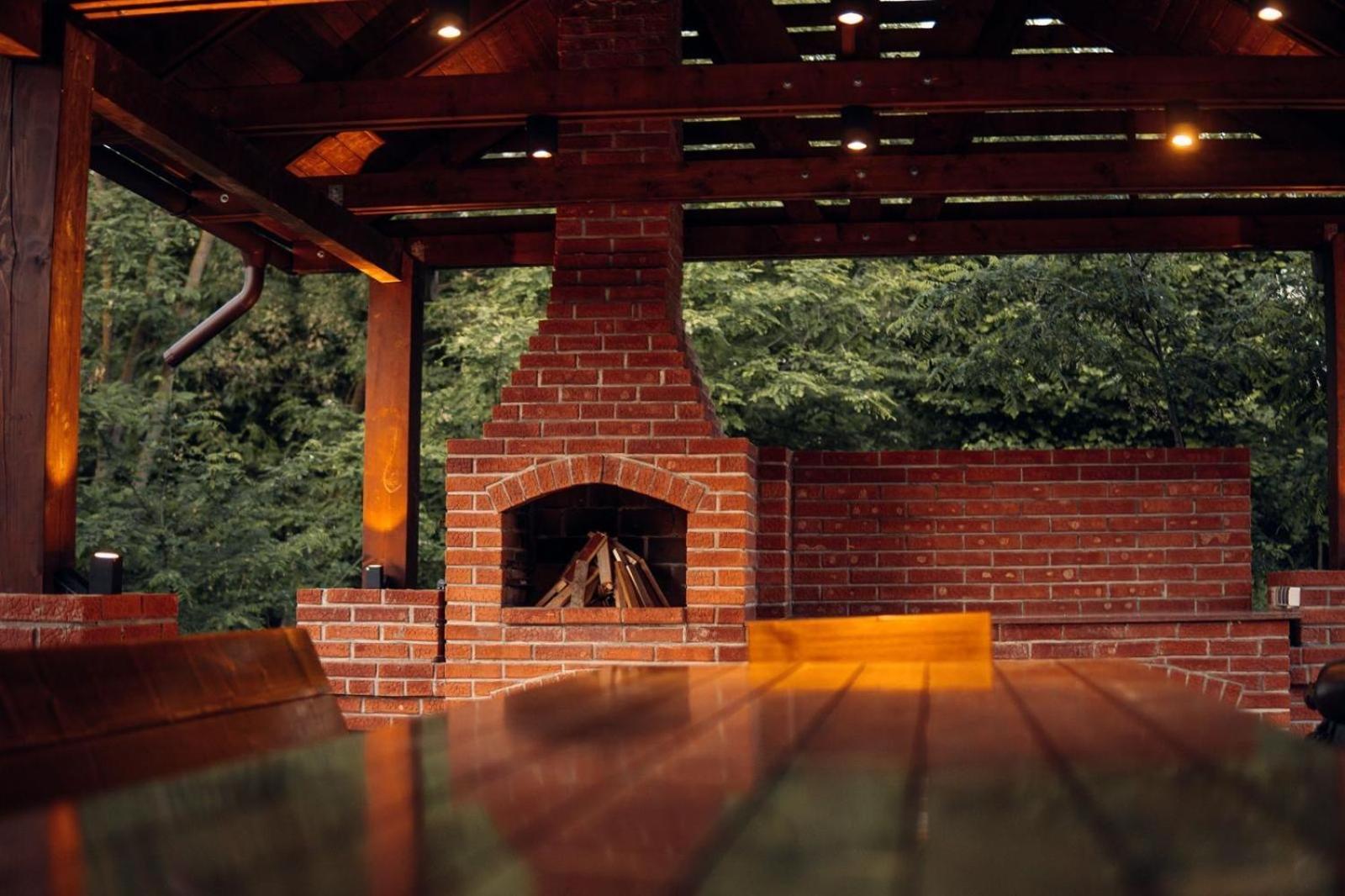 Madison Lake Villa Balotesti Ngoại thất bức ảnh