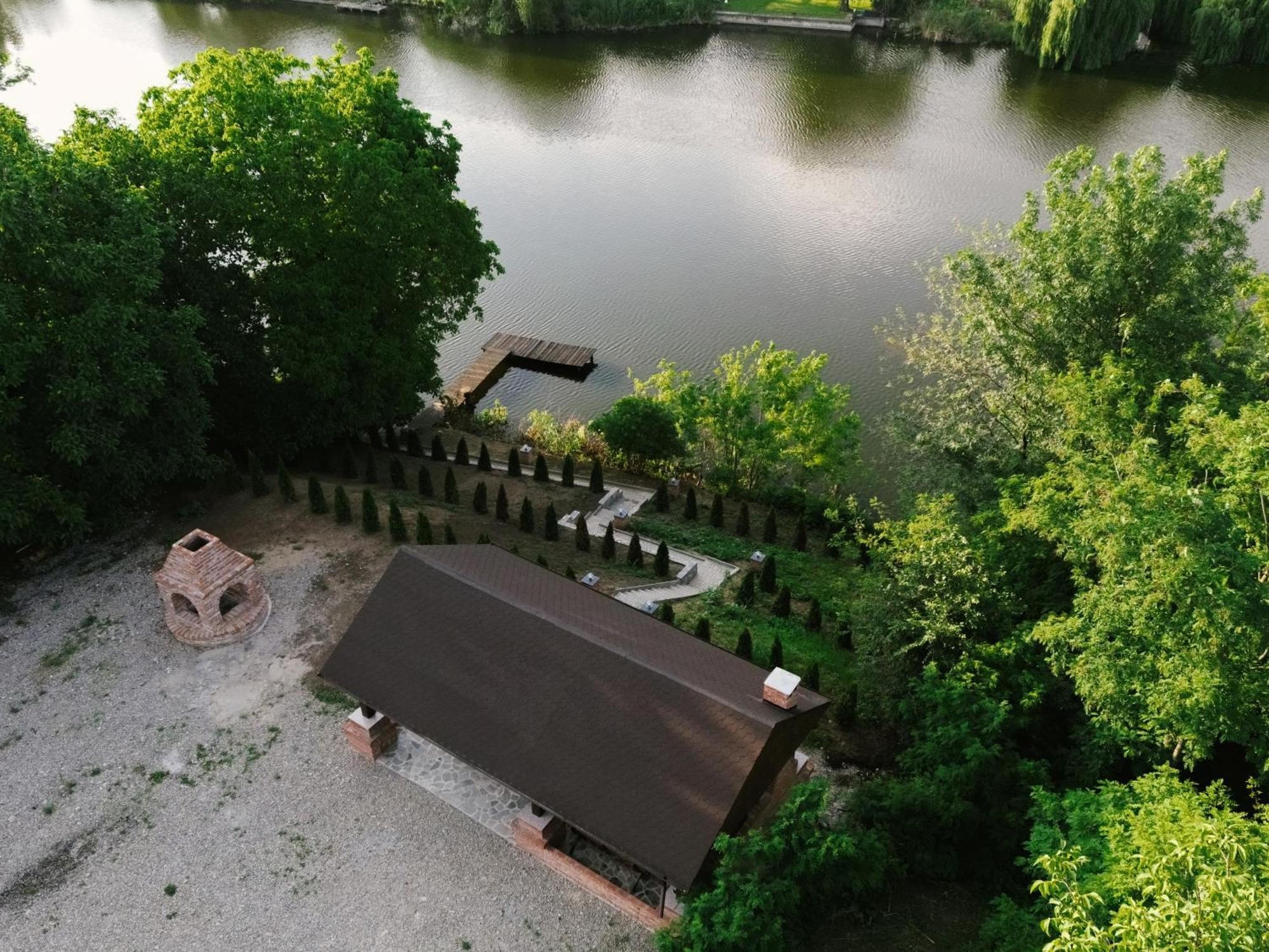 Madison Lake Villa Balotesti Ngoại thất bức ảnh