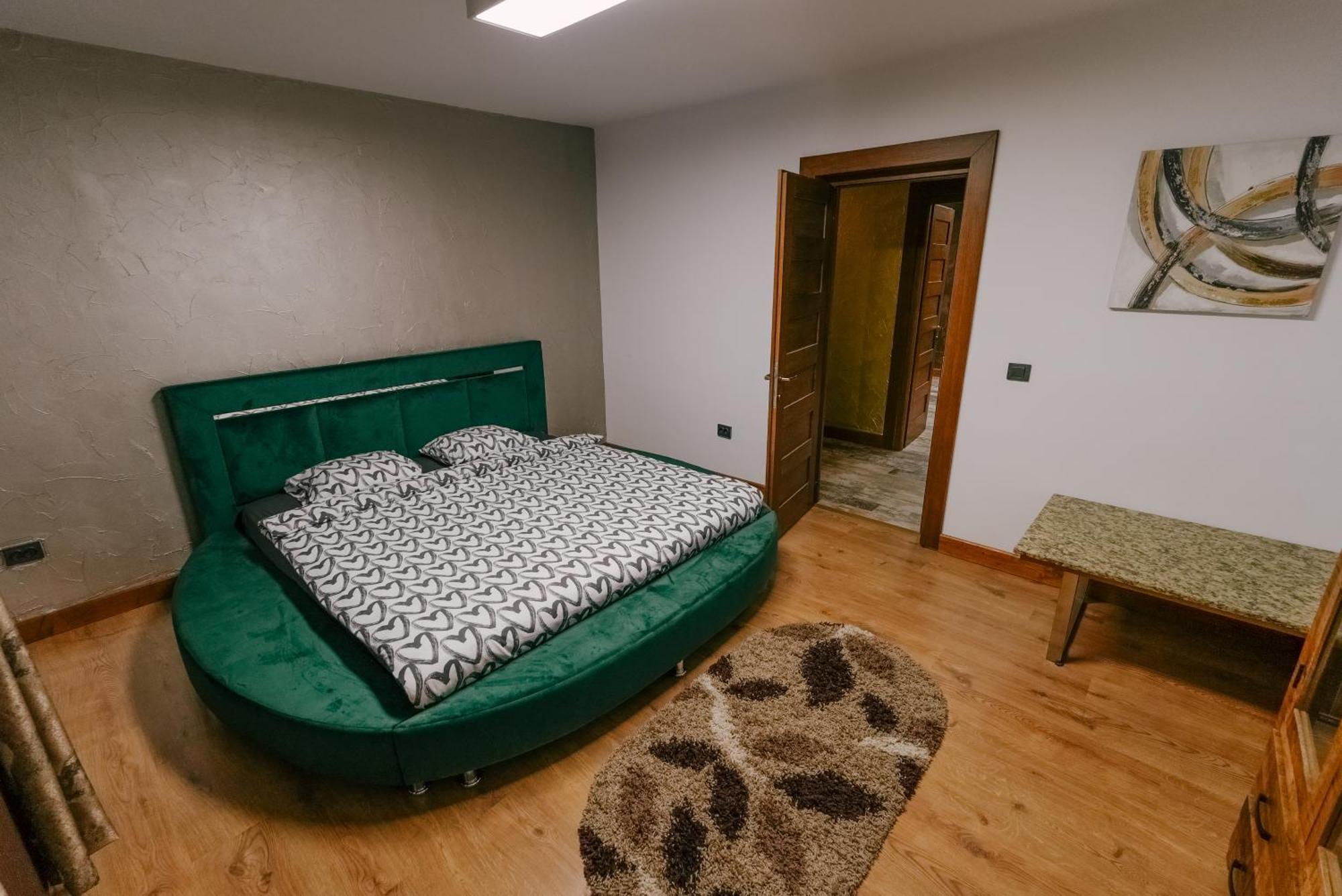 Madison Lake Villa Balotesti Ngoại thất bức ảnh