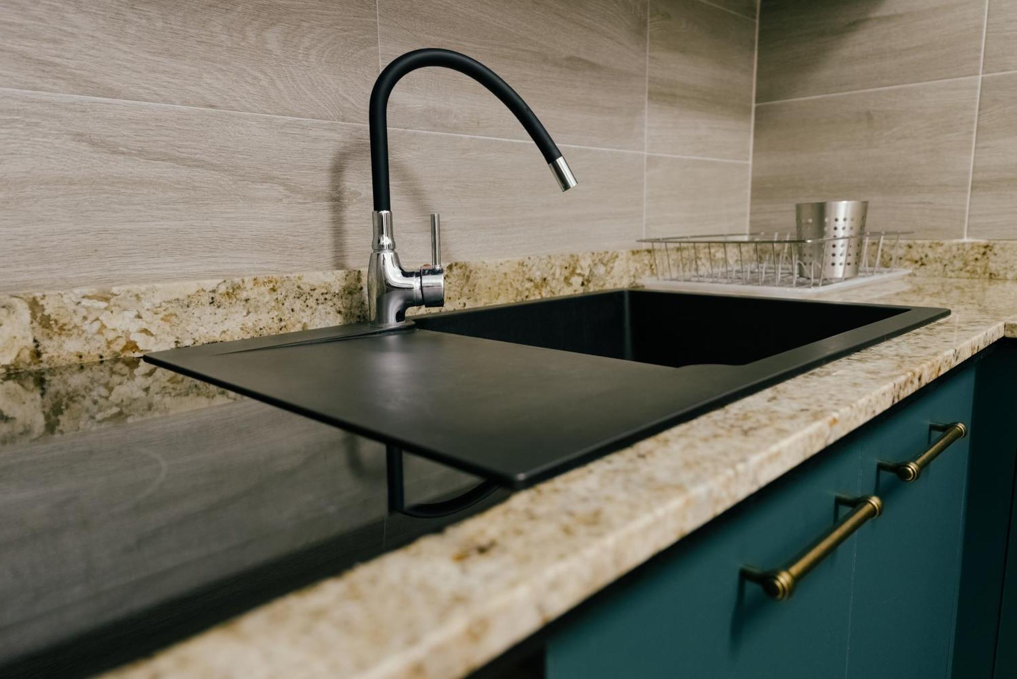 Madison Lake Villa Balotesti Ngoại thất bức ảnh
