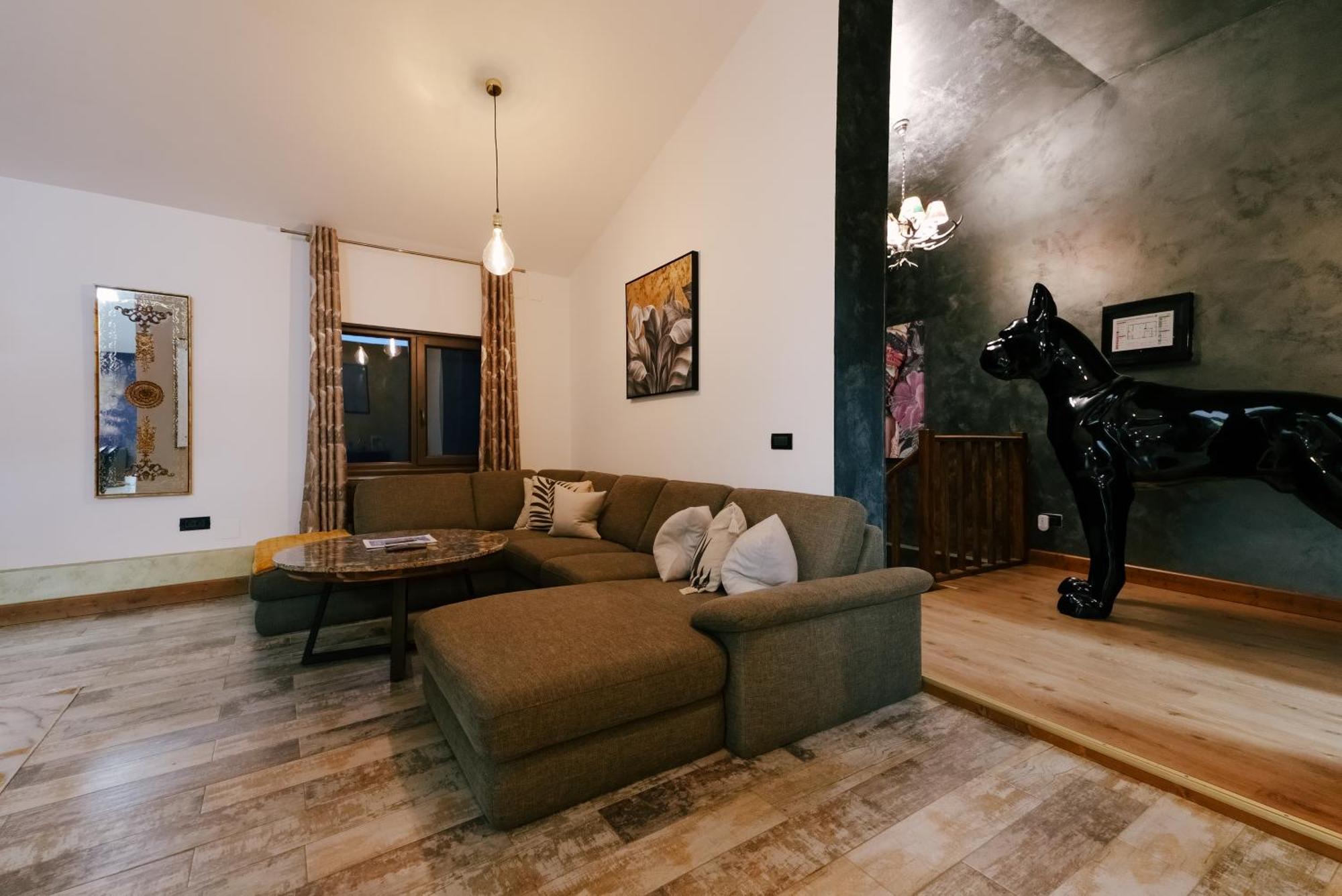 Madison Lake Villa Balotesti Ngoại thất bức ảnh
