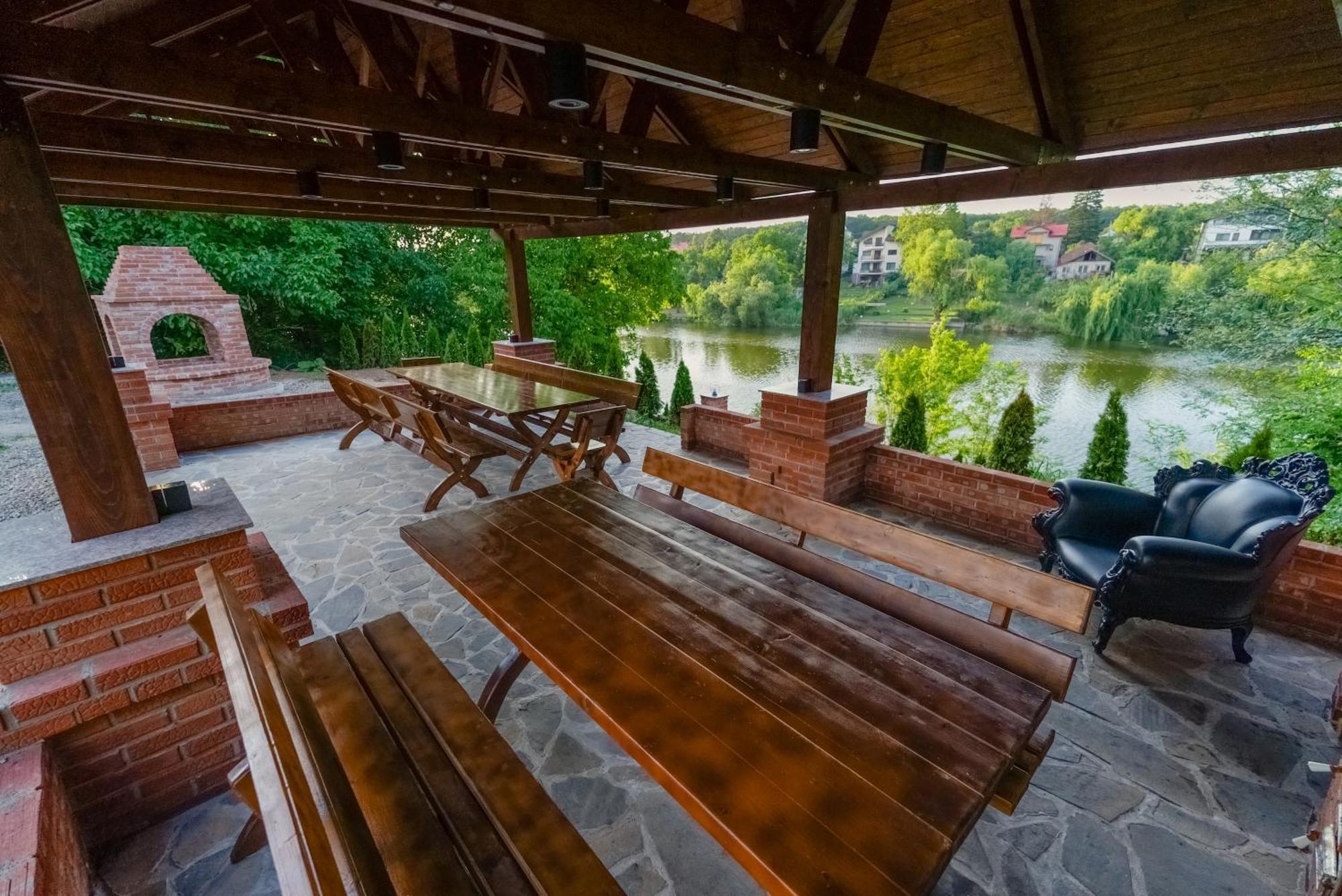 Madison Lake Villa Balotesti Ngoại thất bức ảnh