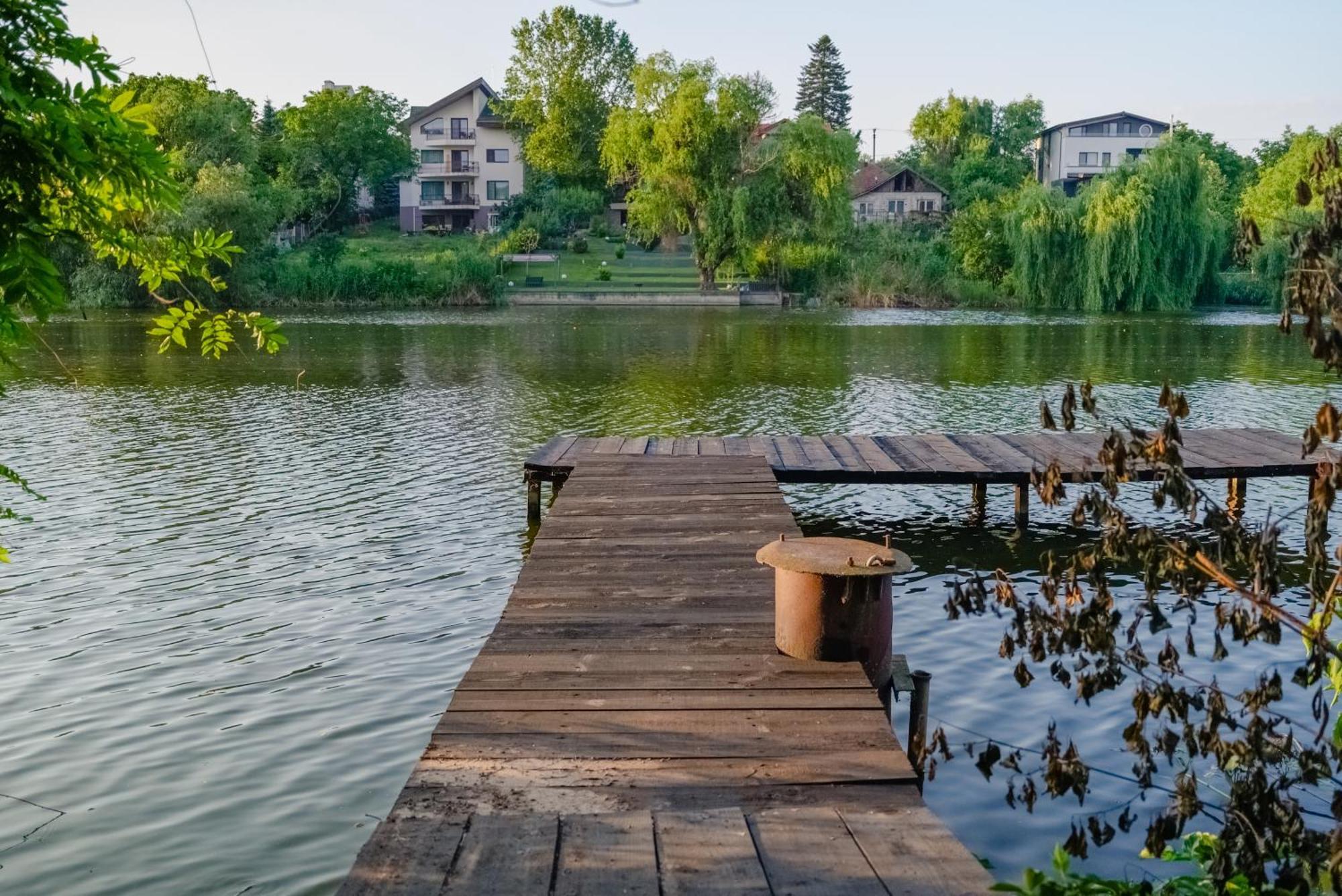 Madison Lake Villa Balotesti Ngoại thất bức ảnh