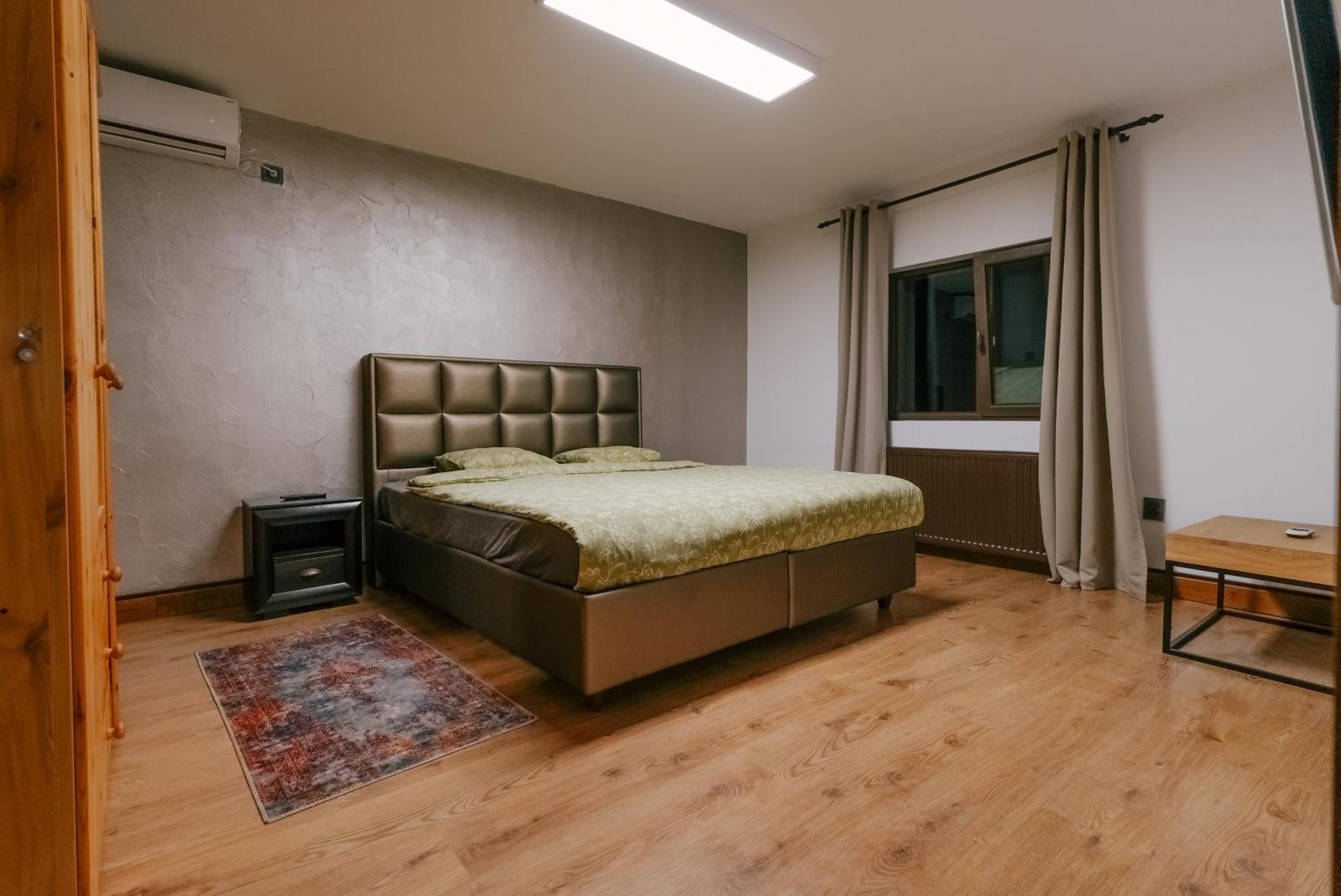 Madison Lake Villa Balotesti Ngoại thất bức ảnh